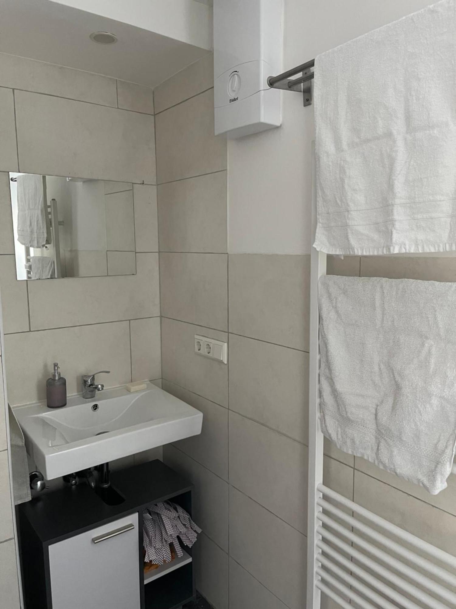 Bequemes Einzelzimmer Im Herzen Von Kassel Exteriör bild